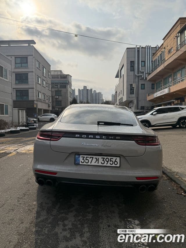 Porsche Panamera (971), 2018 4