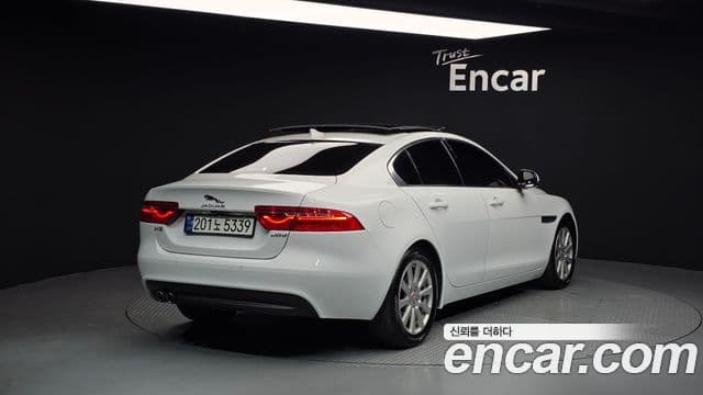 Jaguar XE Prestige, 2016 2