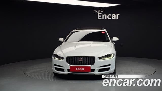 Jaguar XE Prestige, 2016 3