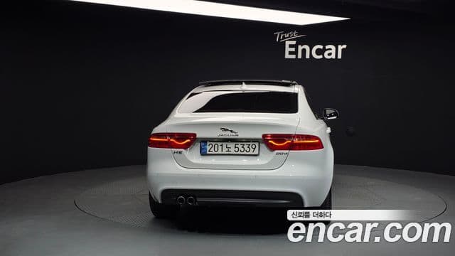 Jaguar XE Prestige, 2016 4