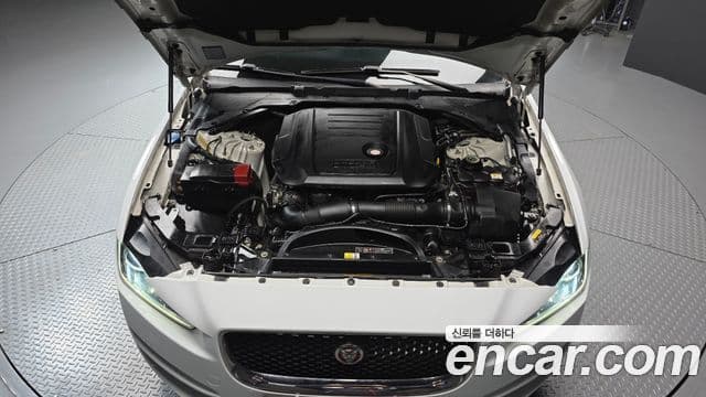 Jaguar XE Prestige, 2016 6