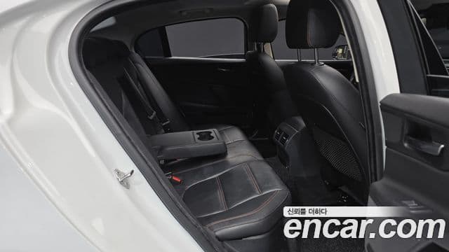 Jaguar XE Prestige, 2016 12