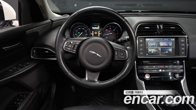 Jaguar XE Prestige, 2016 13