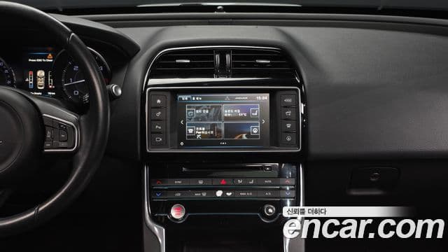 Jaguar XE Prestige, 2016 14