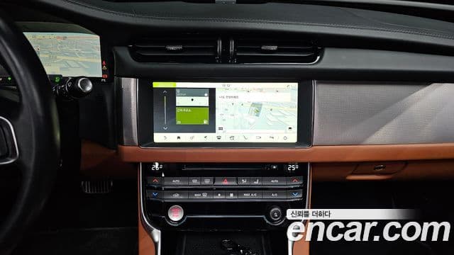 Jaguar XF (X260) 20d Portfolio AWD, 2019 14