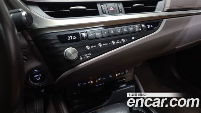Lexus ES300h 7세대 Luxury Plus, 2021 17