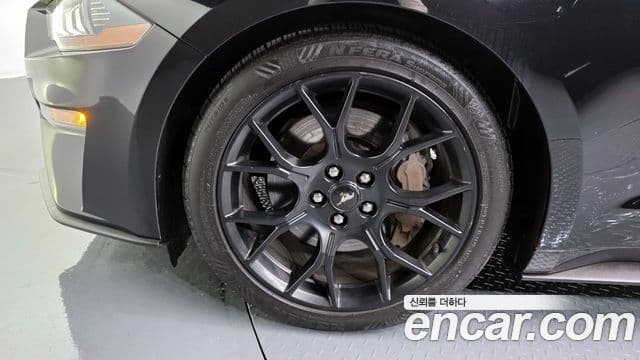 Ford Mustang кабриолет, 2019 все фото