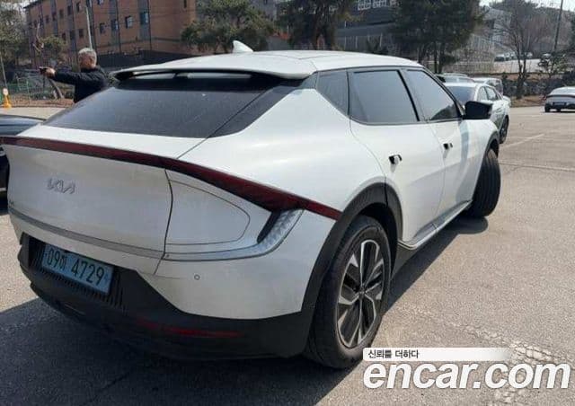 Kia EV6 Air, 2023 6