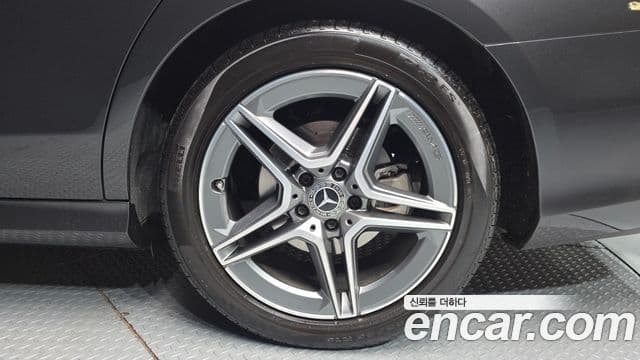 Mercedes-Benz E-класс W213 AMG Line, 2023 все фото