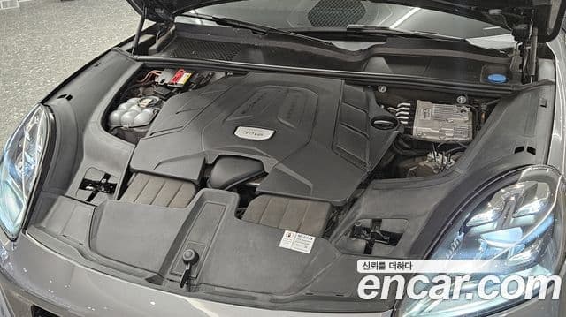 Porsche Cayenne (PO536), 2019 6