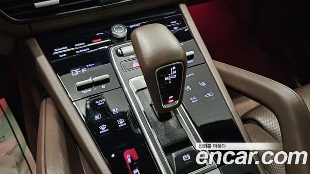 Porsche Cayenne (PO536), 2019 9