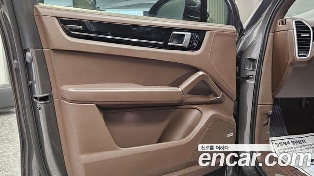 Porsche Cayenne (PO536), 2019 11