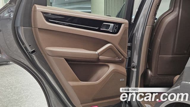 Porsche Cayenne (PO536), 2019 13