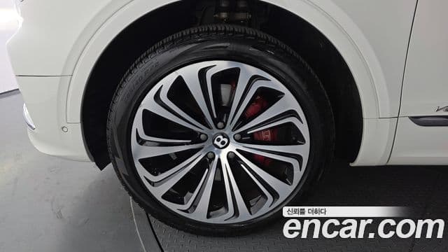 Bentley Bentayga 4.0 V8, 2022 все фото