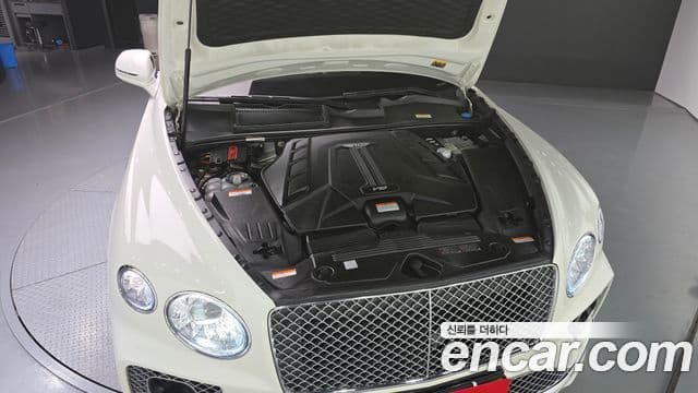 Bentley Bentayga 4.0 V8, 2022 6