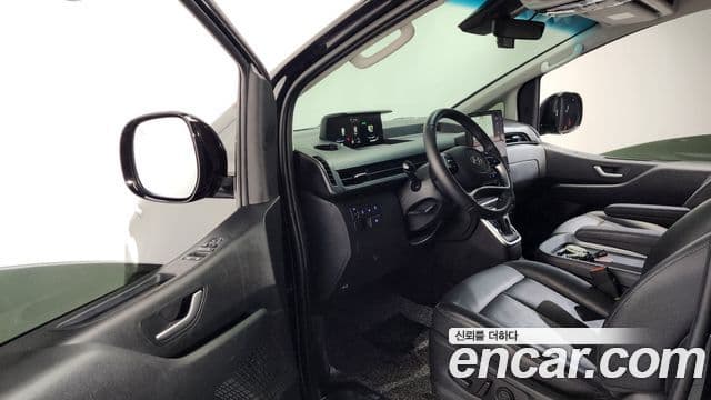 Hyundai Staria Modern, 2025 10