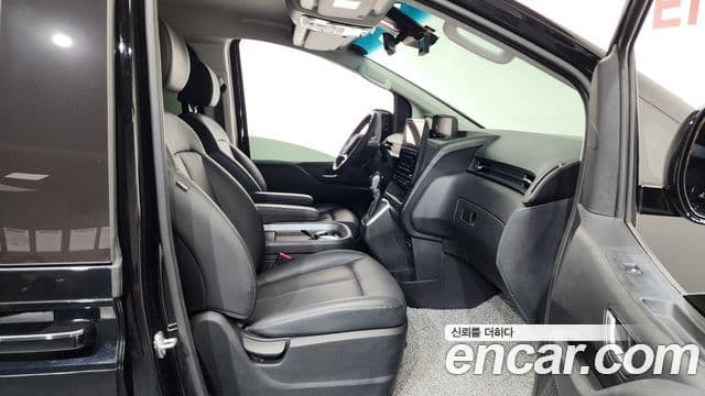 Hyundai Staria Modern, 2025 11