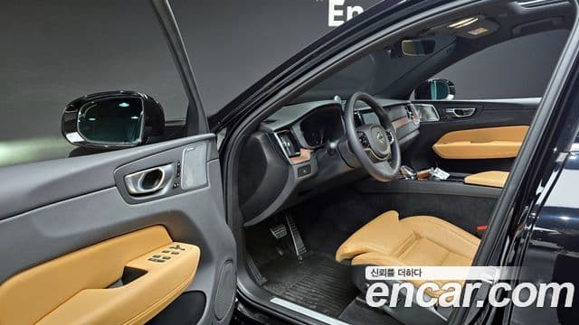 Volvo XC60 2세대 B5 Ultimate Bright, 2023 11