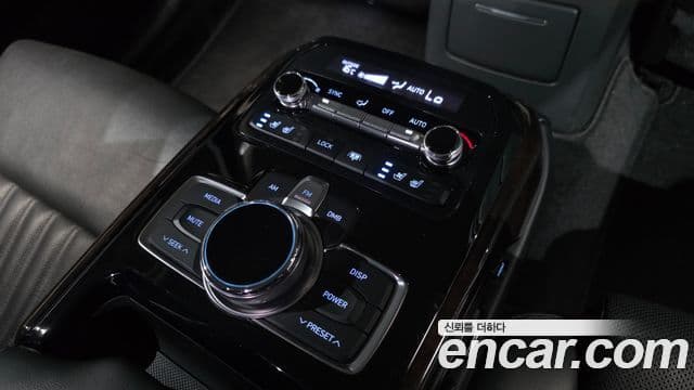 Genesis EQ900 Premium Luxury, 2018 17