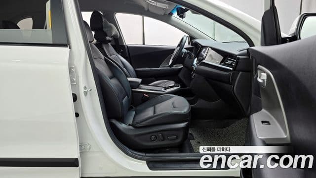 Kia Niro Plus Light (таксомоторный тип), 2023 10