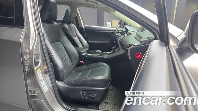 Lexus NX300h Executive, 2016 11