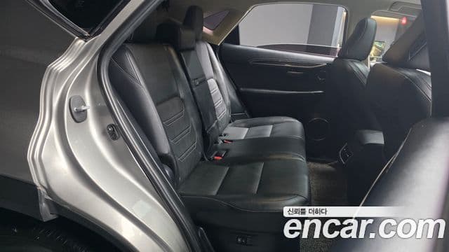 Lexus NX300h Executive, 2016 12