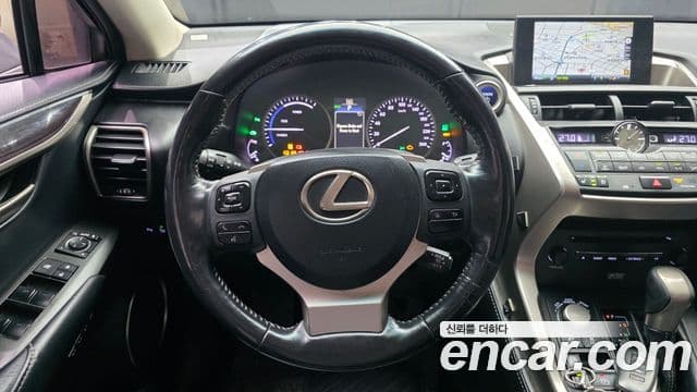 Lexus NX300h Executive, 2016 13