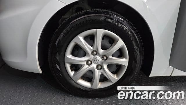 Hyundai Accent(новый кузов / новое поколение) Wit дизель 1.6 VGT Smart, 2014 все фото