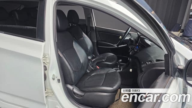 Hyundai Accent(новый кузов / новое поколение) Wit дизель 1.6 VGT Smart, 2014 12