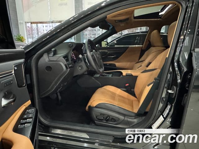 Lexus ES300h 7세대 Executive, 2025 11