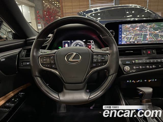 Lexus ES300h 7세대 Executive, 2025 12
