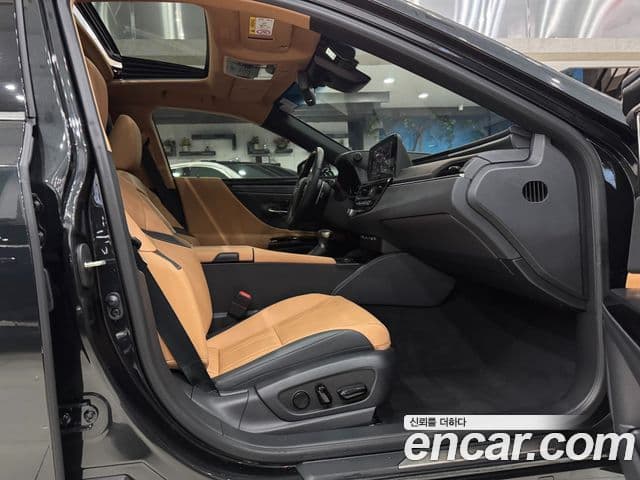 Lexus ES300h 7세대 Executive, 2025 14