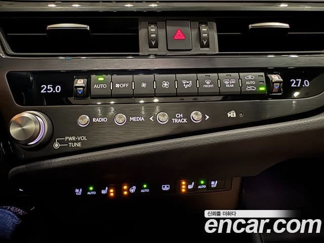 Lexus ES300h 7세대 Executive, 2025 18