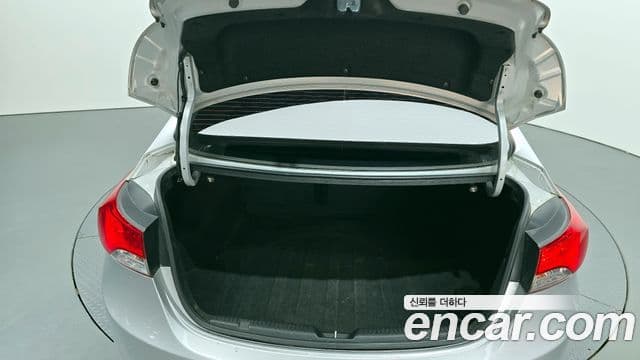 Hyundai Avante MD Premier, 2011 20