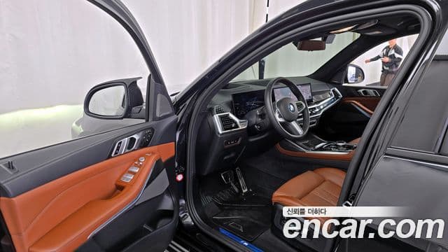 BMW X7 (G07) xDrive 40i M Sport 7인승, 2025 10