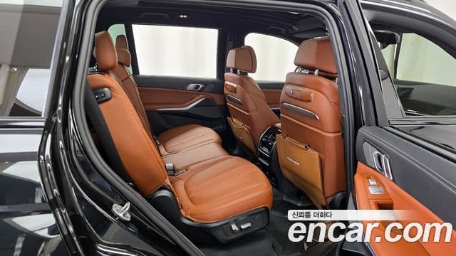 BMW X7 (G07) xDrive 40i M Sport 7인승, 2025 12
