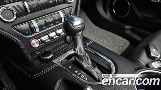 Ford Mustang GT кабриолет, 2022 9