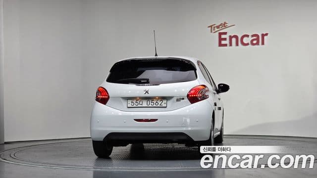 Peugeot 208 1.4 e-HDi Eco 5도어, 2016 4