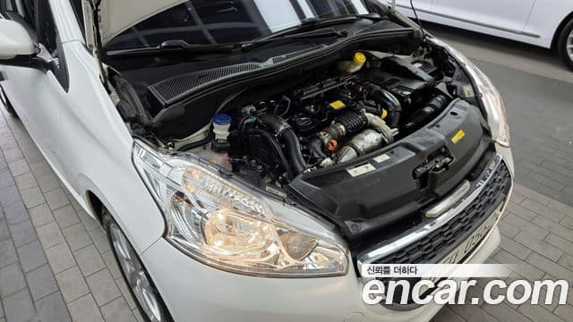 Peugeot 208 1.4 e-HDi Eco 5도어, 2016 6