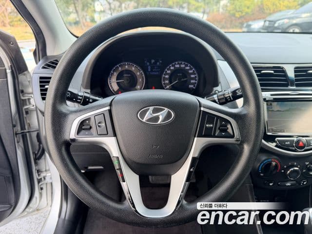 Hyundai Accent(новый кузов / новое поколение) Premier, 2011 16