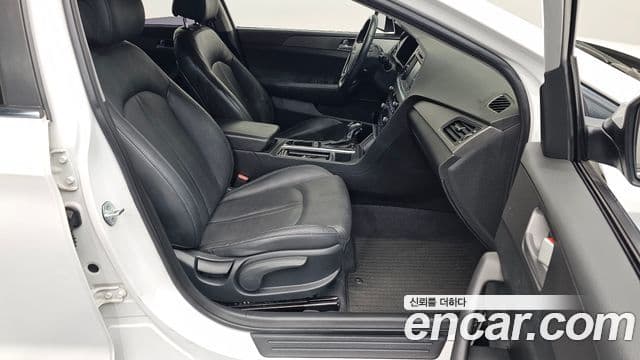 Hyundai LF Sonata Premium, 2015 10