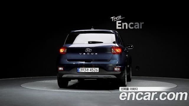 Hyundai Venue Premium, 2024 4