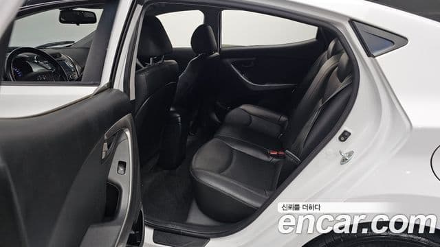 Hyundai Avante MD M16 GDI Avenue, 2014 11