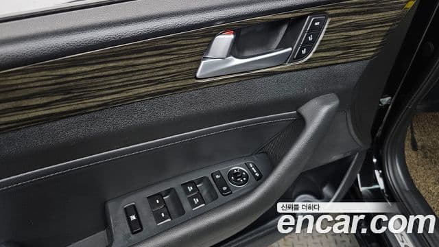 Hyundai LF Sonata Special, 2017 13