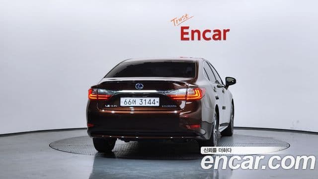 Lexus New ES300h XV60, 2017 4