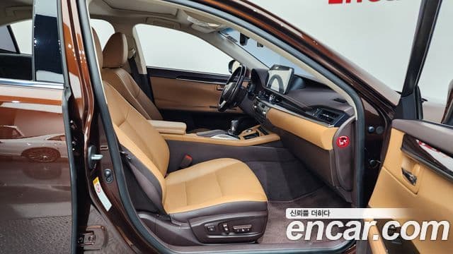 Lexus New ES300h XV60, 2017 11