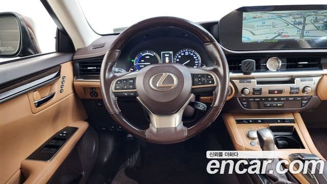 Lexus New ES300h XV60, 2017 13