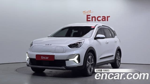 Kia Niro Plus Air (таксомоторный тип), 2023 1
