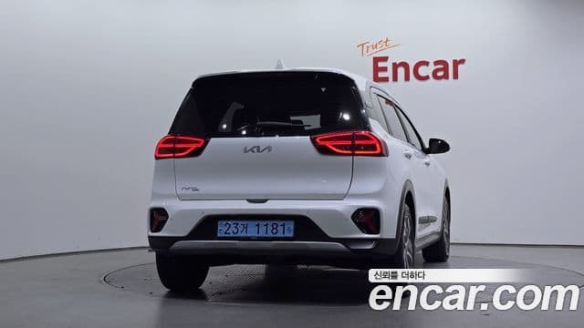 Kia Niro Plus Air (таксомоторный тип), 2023 4