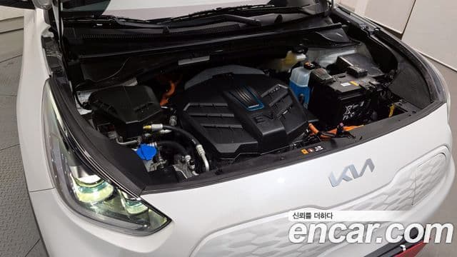 Kia Niro Plus Air (таксомоторный тип), 2023 6